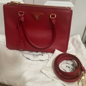 Prada Lux Saffiano (Medium)